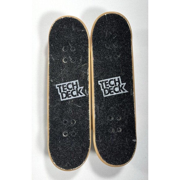 Tech Deck Spin Master Mixed Lot of Skate Park Ramps and Boards with Accessories - Picture 7 of 15